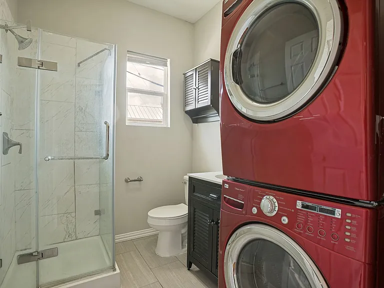 2219 N Flores St — Photo 14