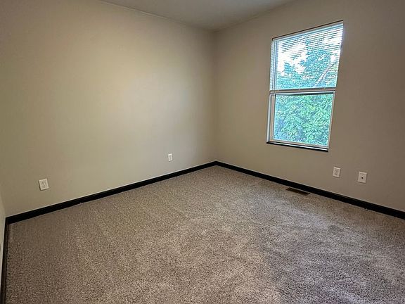 5th image of 625 Simpson Ave #3