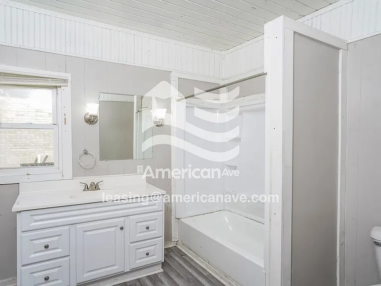 673249_009_main_bathroom_9.jpg