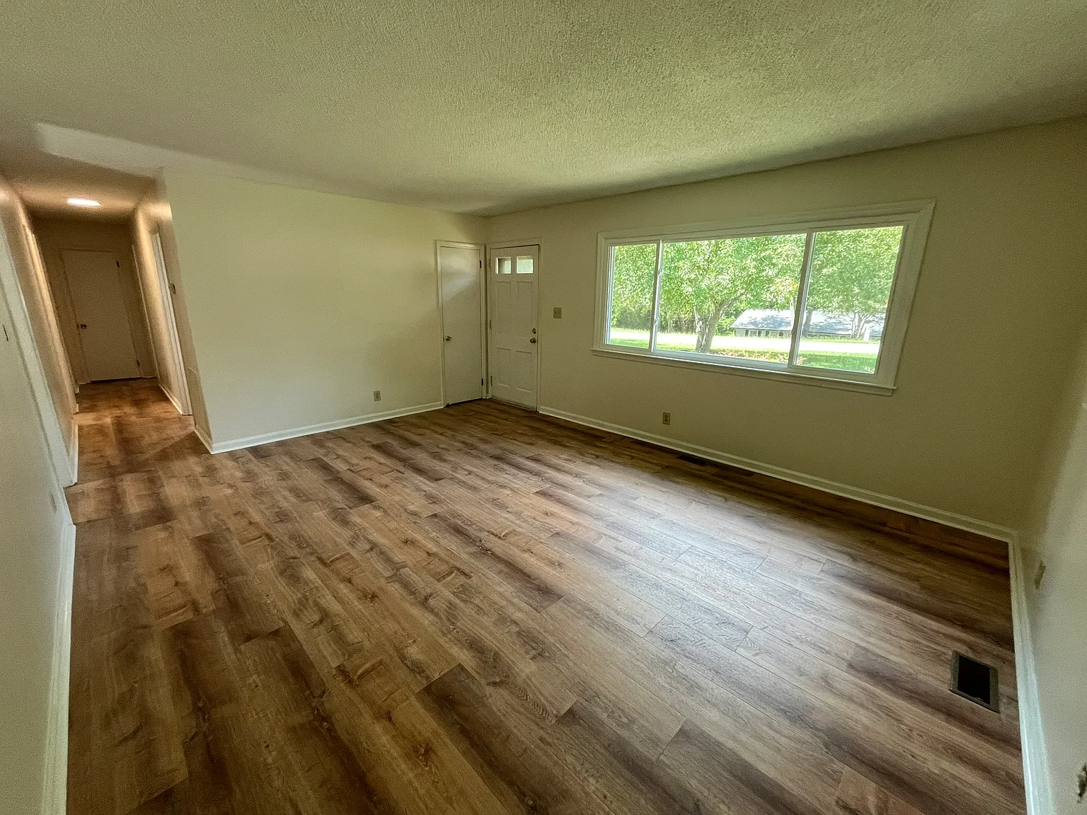 3 bed, 1.5 bath, 1262 sqft, $1,750 — Photo 3