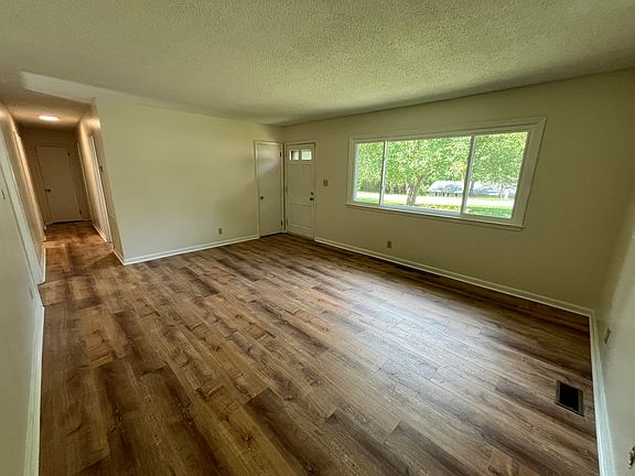 3rd image of 2417 Landis Dr