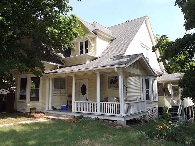 1st image of 301 NE 2nd St