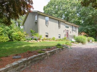 20 Robin Hood Rd, Cranston, RI 02921