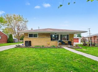 21060 Suffolk St, Clinton Township, MI 48035
