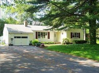 29 Woodland Dr, North Kingstown, RI 02852