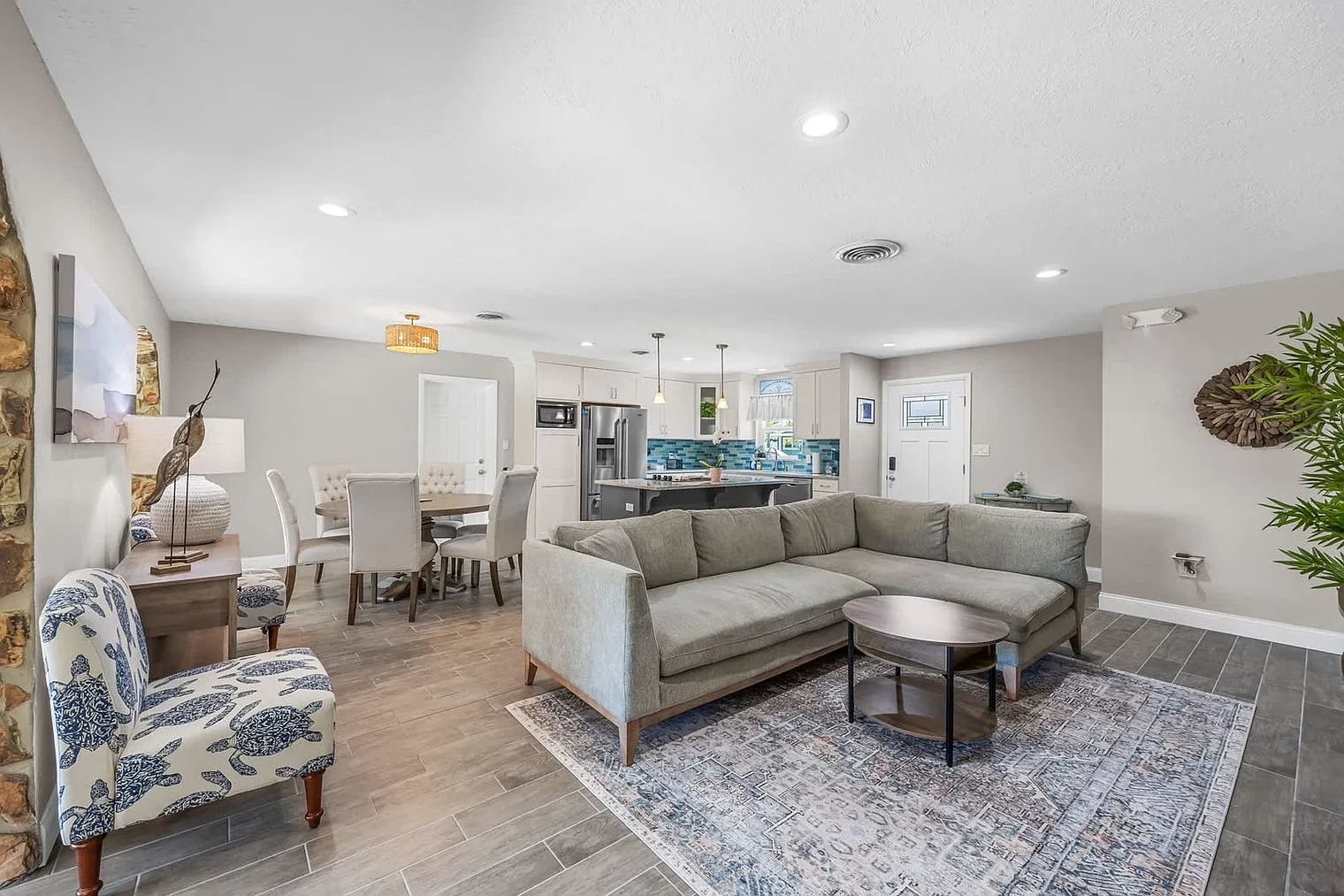 3 bed, 2.0 bath, 1453 sqft, $5,021 — Photo 3