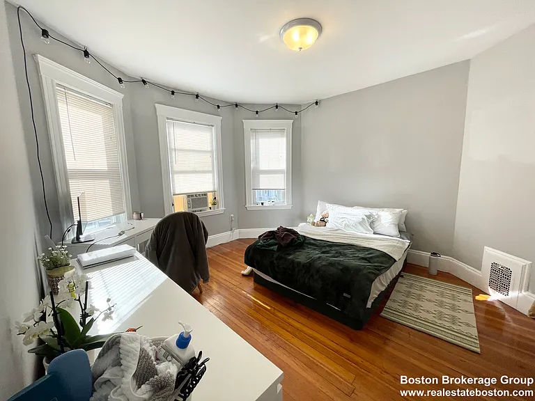 9 Taft St #2 — Photo 4