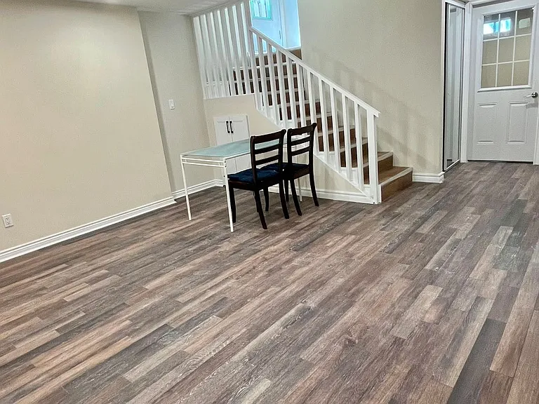 18 Walnut Grove Cres #BASEMENT — Photo 1