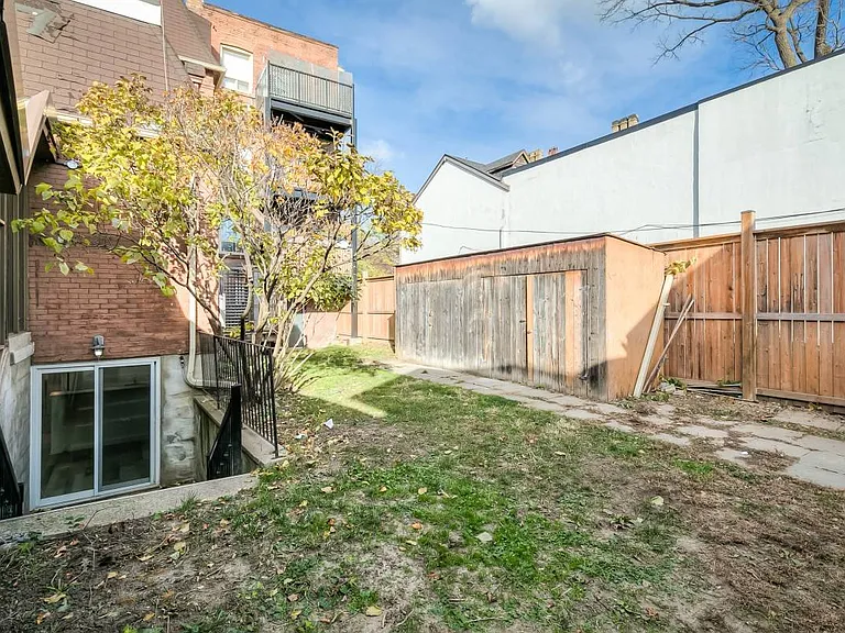181 Gerrard St E #304 — Photo 13