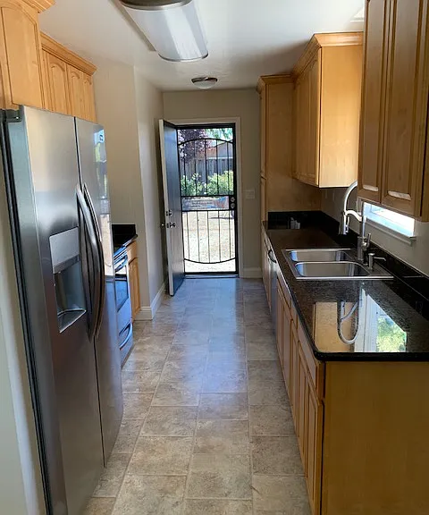 1137 Apache St — Photo 4