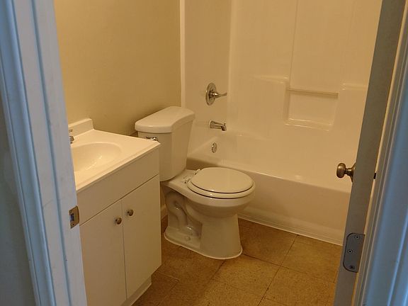 4th image of 3244 McLarens Ln APT 3