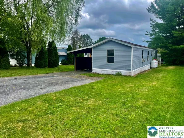 77 Derose St, Walnutport, PA 18088