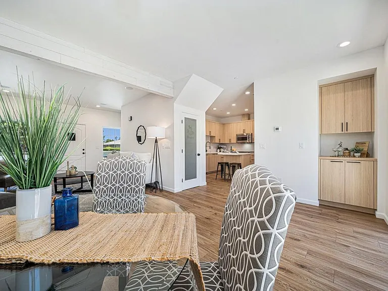 731 Beatrice St — Photo 10