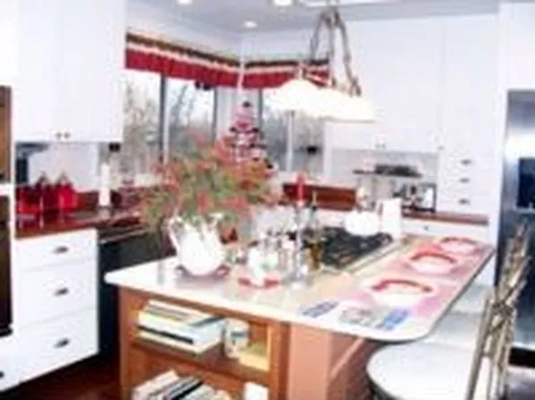 41 Royal Ct, Camdenton, MO 65020