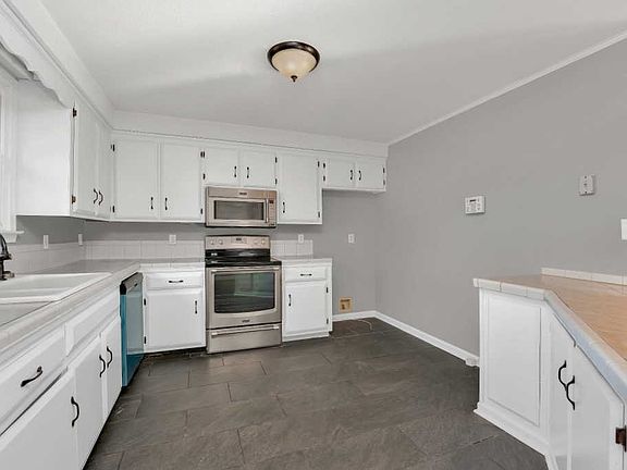 5th image of 567 Briarwood Dr