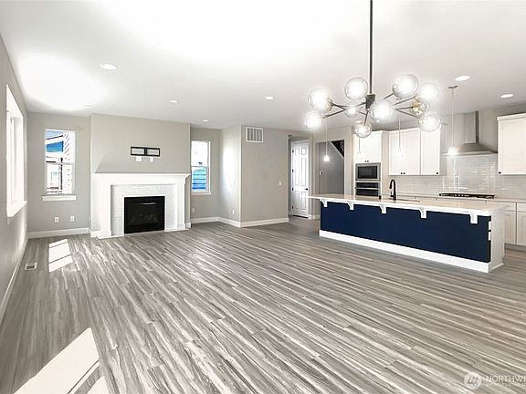 4th image of 14830 Tyee Drive E