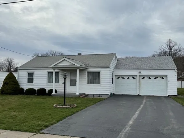 29 Charles St, Corning, NY 14830