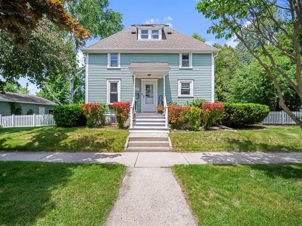 1002 Maple STREET, Grafton, WI 53024
