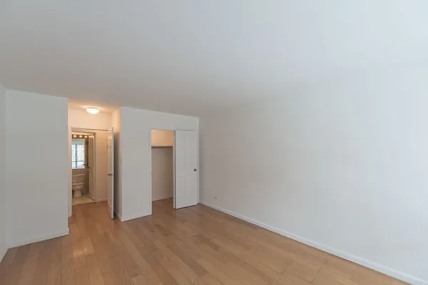 Rented by Solow Realty | media 10