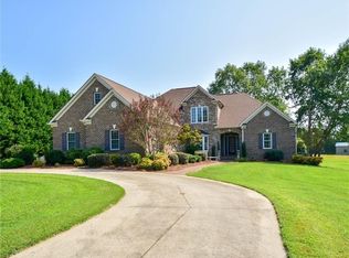 620 Walkabout Ln, Winston Salem, NC 27107