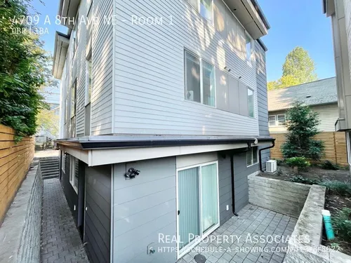 4709 8th Ave NE #1 Photo 1