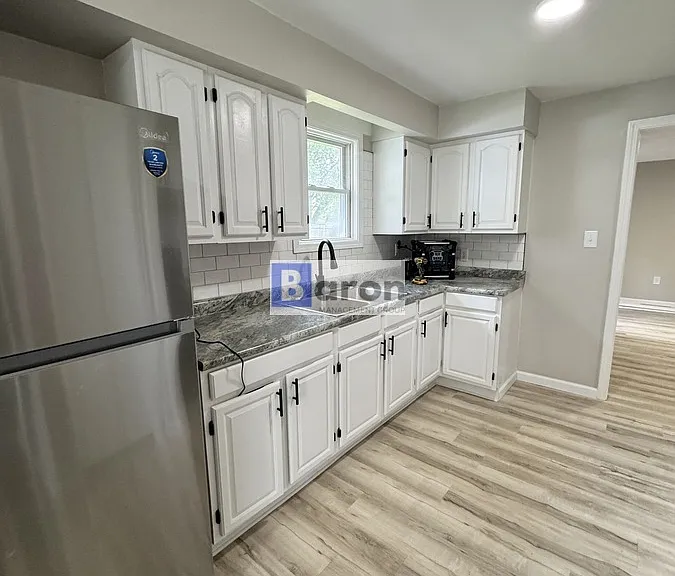 2923 Smalley Ave — Photo 9