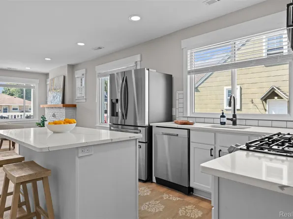 333 E La Salle Ave, Royal Oak, MI 48073