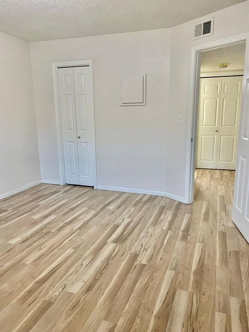 2811 Pembroke Lane C25 — Photo 3