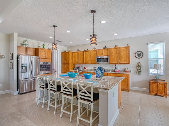 4th image of 138 Island Breeze Ave