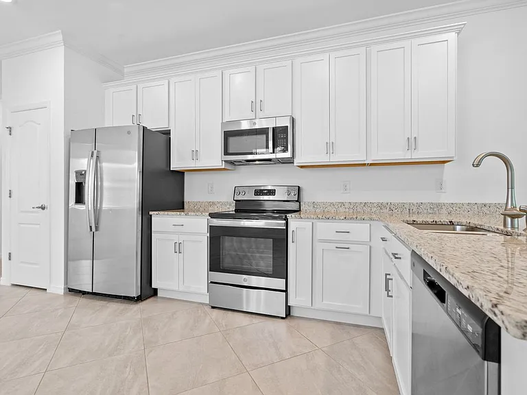 4288 Lemongrass Dr — Photo 8