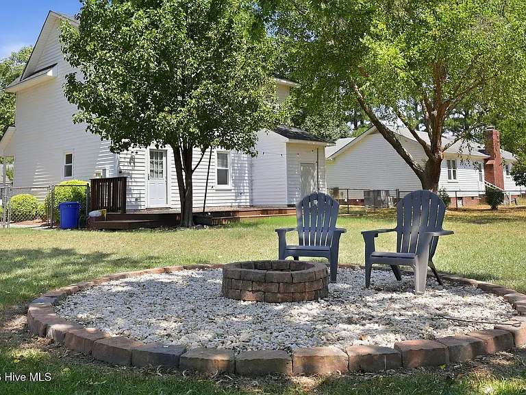 2117 Canyon Dr — Photo 2