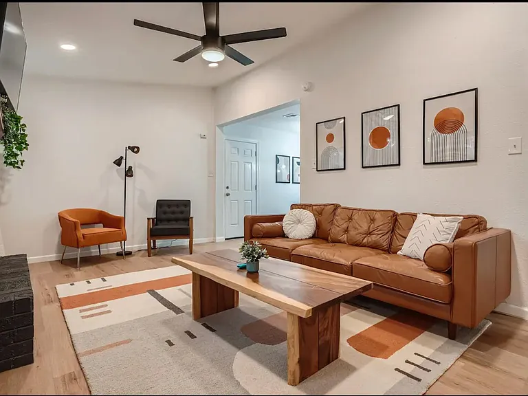 306 E Powell Ln #A — Photo 1