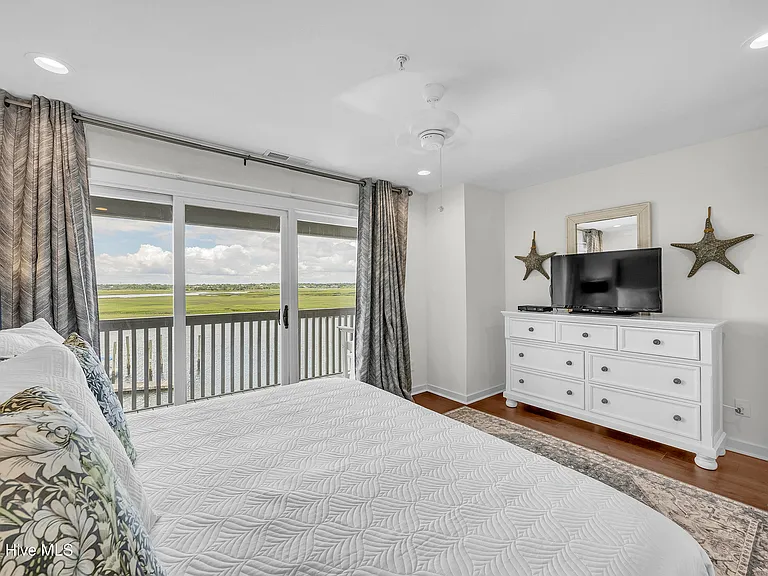 2307 N Lumina Avenue Ext #D — Photo 20