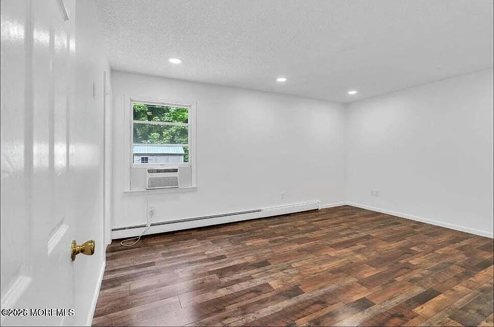 3 bed, 1346 sqft, $3,200 — Photo 4