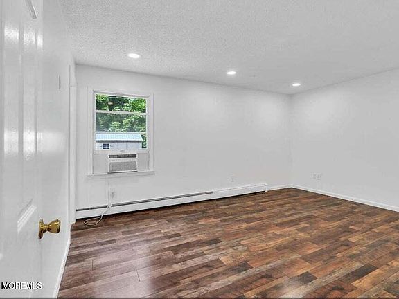 4th image of 43 3rd St
