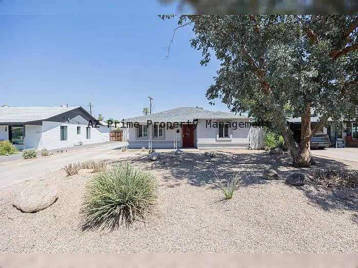 1332 E Whitton Ave — Photo 2