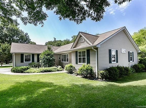 3rd image of 2687 Middleton Cir