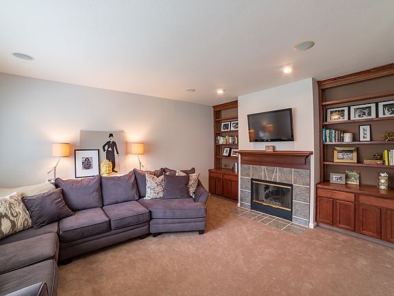 3rd image of 762 Charlotte Pl