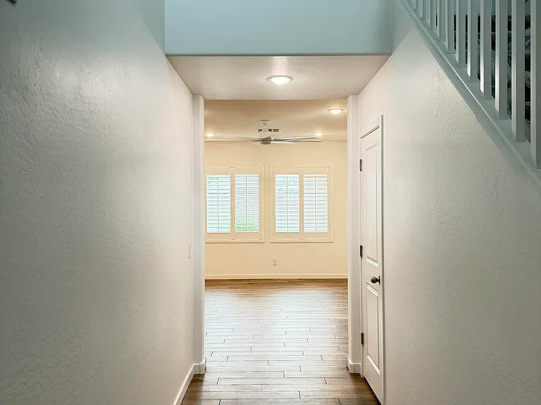 2086 N Marketside Ave — Photo 2