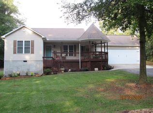 2031 Level Grove Rd, Cornelia, GA 30531