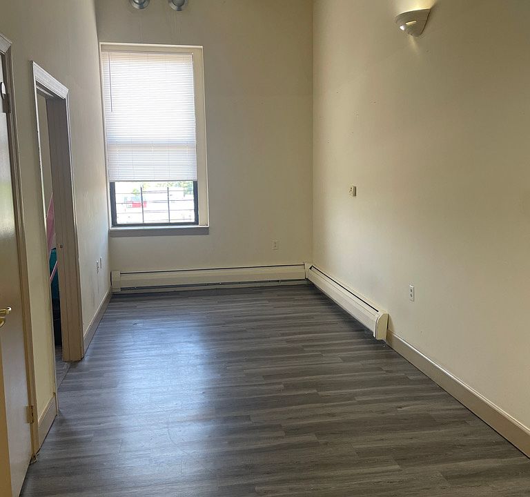 1st image of 938 Broadway St #412