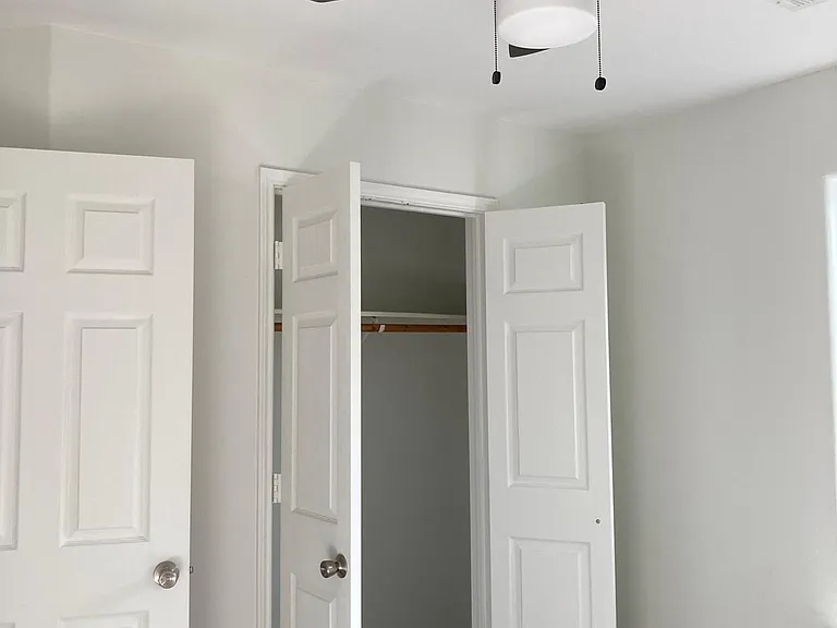 4047 Pedernales River Ln — Photo 18