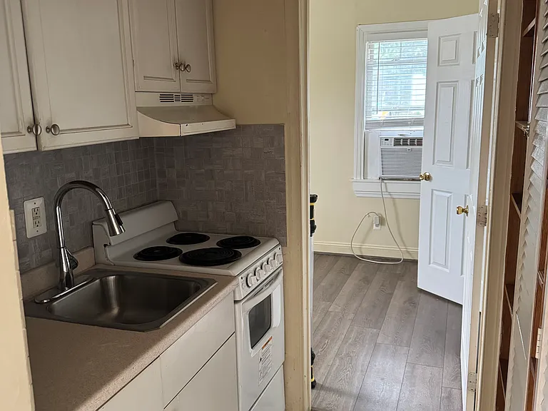 200 S Veitch St #1 — Photo 7