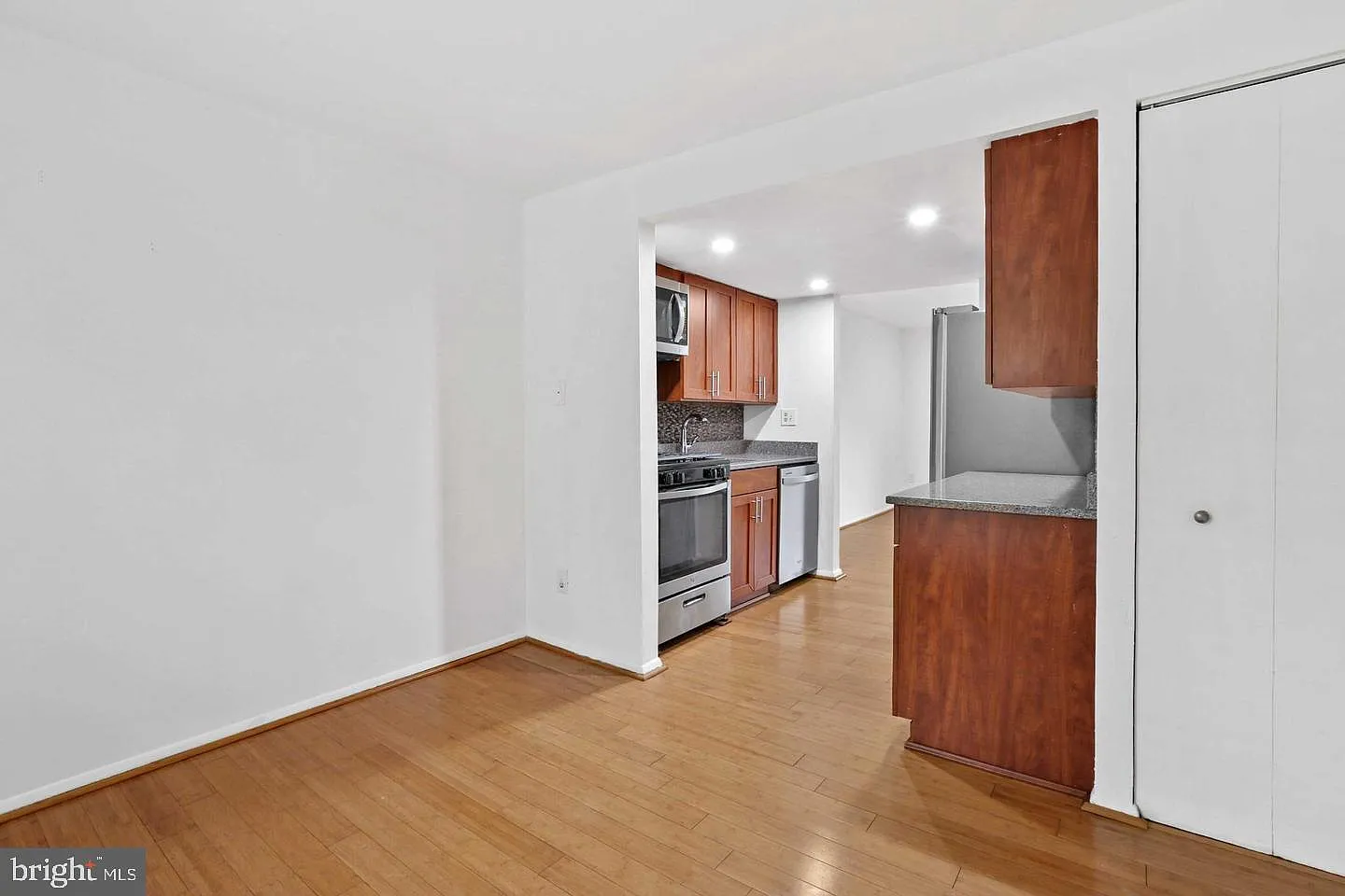 3 bed, 1395 sqft, $2,800 — Photo 3