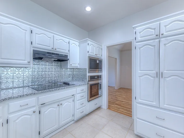 9215 S Erie Ave — Photo 9