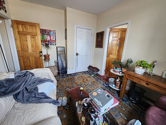 5th image of 1733 W Montgomery Ave #6