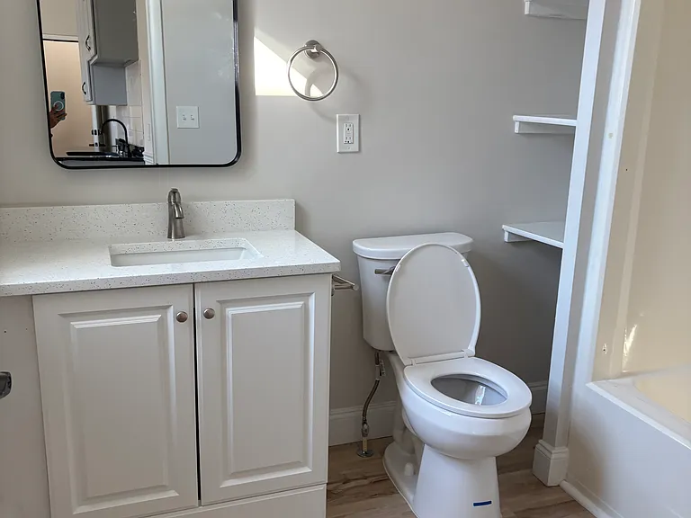 528 E Washington St #3 — Photo 3
