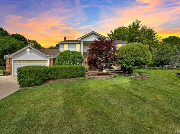 43115 Whisper Ct, Northville, MI 48168