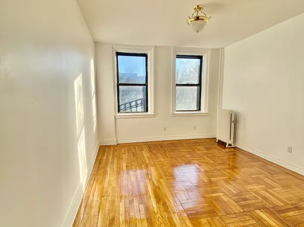 295 Parkside Avenue image 7 of 14