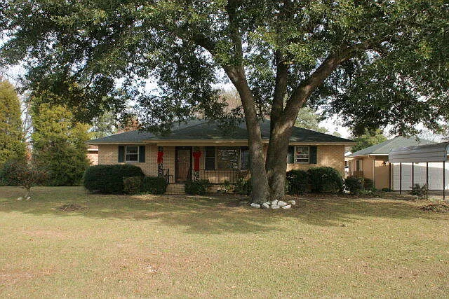 3 bed, 2.0 bath, 1388 sqft, $1,150 — Photo 2